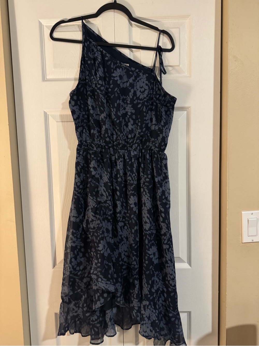 Abercrombie & Fitch One Shoulder Floral Chiffon Dress – Size Large